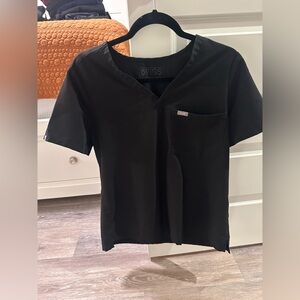 FIGS women's Black Catarina - One-Pocket Scrub Top - L / Black